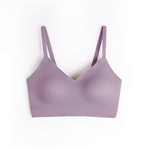 Criss-cross design in band helps to minimize bulge. . Best smoothing bra